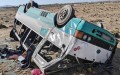 إصابة 33 شخصًا في اصطدام حافلة صغيرة بسيارة نفعية بالبيض