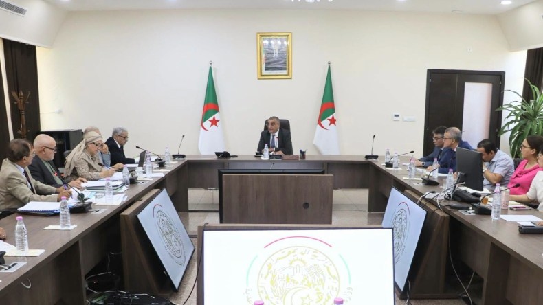 دعم الشركة الجزائرية-الصينية لتعزيز قدرات جرف وصيانة الموانئ