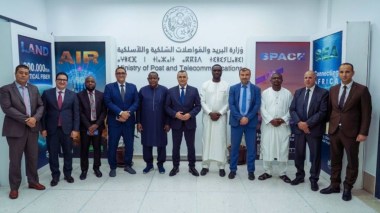 زروقي يقيّم تقدم مشروع الربط بالألياف البصرية العابرة للصحراء