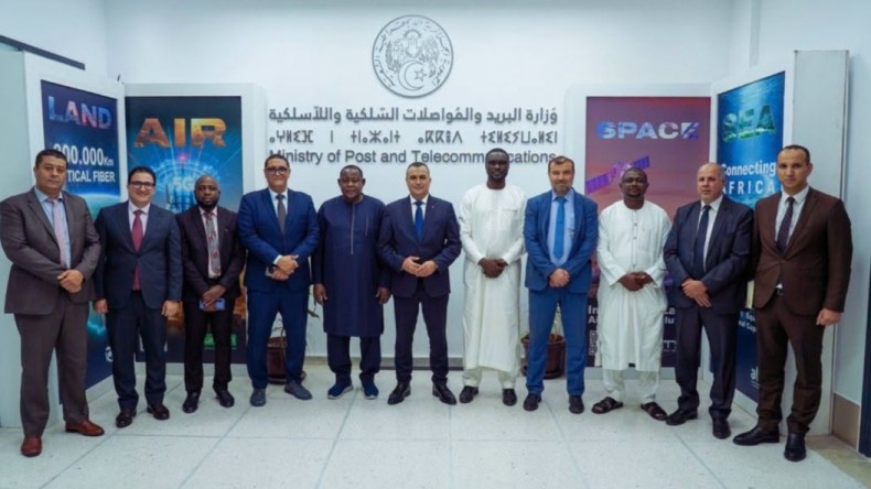 زروقي يقيّم تقدم مشروع الربط بالألياف البصرية العابرة للصحراء