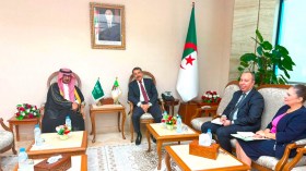 الجزائر والسعودية تبحثان تعزيز التعاون المالي