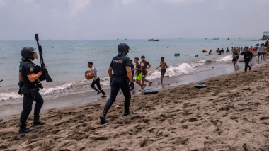 انتشال جثث 9 مهاجرين كانوا يحاولون السباحة إلى سبتة