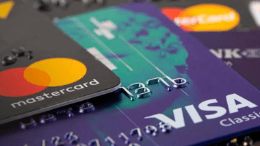 هذه شروط وإجراءات الحصول على بطاقات الدفع الدولية