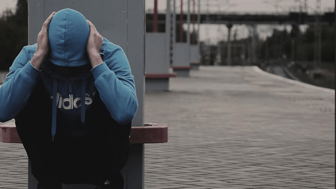 تزايد ملحوظ لهروب القصّر من المنزل صيْفا… والمتّهم “فيسبوك”