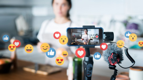 اتساع “نفوذ” المؤثرين… ومطالب بضوابط قانونية للمحتوى الرقمي