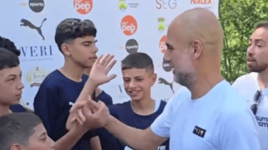 المدرب غوارديولا يستضيف 25 طفلا فلسطينيا بمخيمه الصيفي