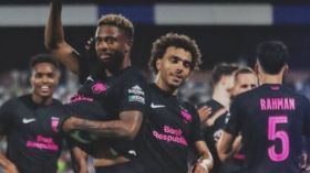 دولي جزائري يفوز في رابطة أبطال أوروبا
