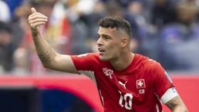 قائد منتخب سويسرا في وضعية حرجة