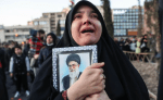 هذا ما قاله ترامب حين شاهد الإيرانيين يبكون في جنازة خامنئي!