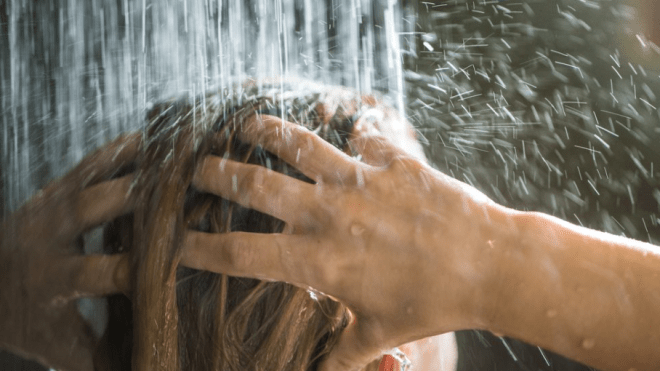 عادات خاطئة أثناء الاستحمام تؤدي إلى هذه المشكلة!
