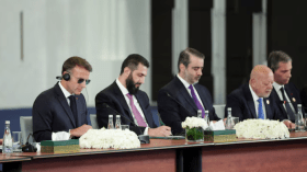 بعد الانفجارات التي تزامنت مع زيارته.. ماكرون يعلن موقفه بشأن إعادة إعمار سوريا