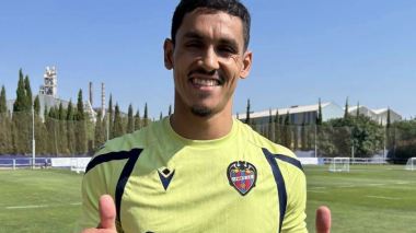 عيسى ماندي يخوض أول حصة تدريبية له مع ليفانتي