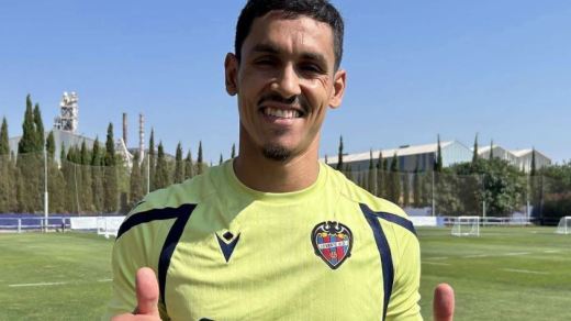 عيسى ماندي يخوض أول حصة تدريبية له مع ليفانتي
