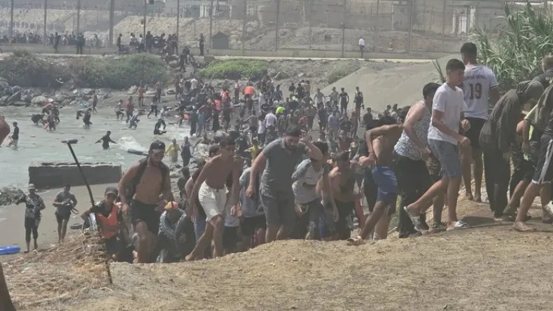 وصول أكثر من 1500 شخص إلى سبتة من المغرب