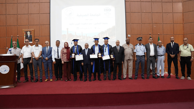 تكريم أول دفعة من طلبة ماستر “الشفافية ومكافحة الفساد” بجامعة التكوين المتواصل