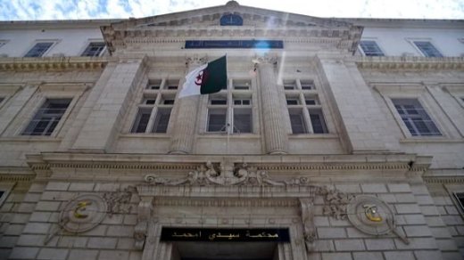 التماس عقوبات بـ6 سنوات لشبكة “بزنسة” بمنحة السفر إلى الخارج