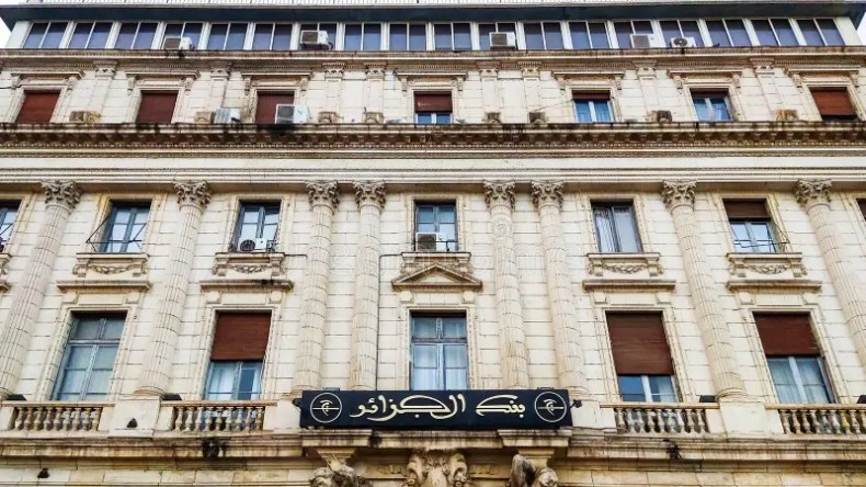 البنوك “مُلزمة” بتوسيع استفادة الأسر من القروض الاستهلاكية