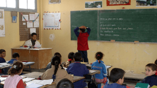 عريضة تدعو إلى الحفاظ على موقع الفرنسية في الجزائر