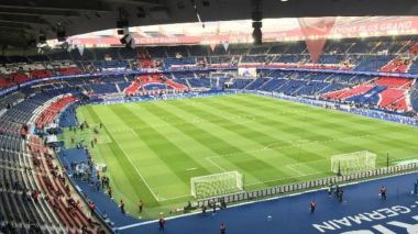 بساط ملعب بطل فرنسا وأوروبا “تدهور”