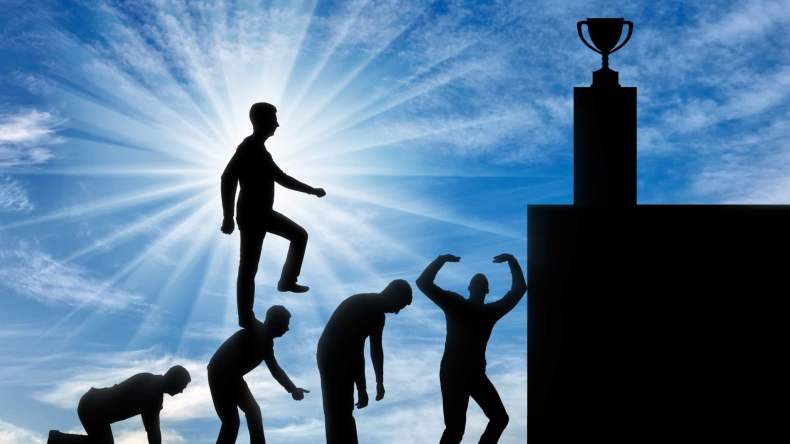 7 عادات تفتح باب استغلال الناس لك