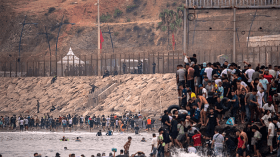 المغرب في إعلام فرنسا… دولة استبداد وفضائح لا “حليفٌ استثنائيّ”!