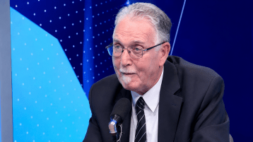 تعقيبًا على المستشار: زلاّت ومغالطات