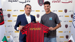 اتحاد الجزائر يضم المهاجم محمد الأمين رمضاوي لثلاثة مواسم