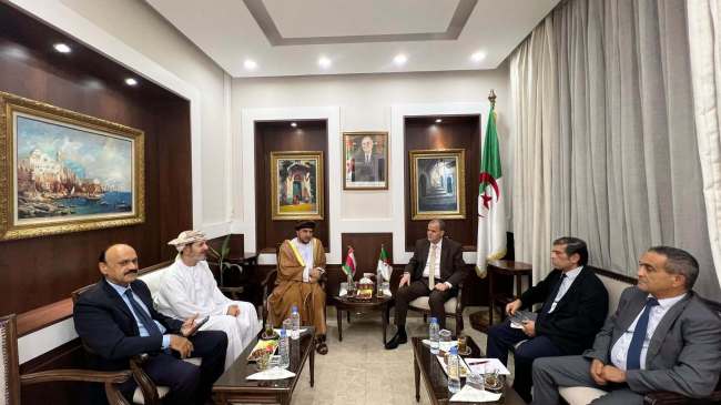 الجزائر وسلطنة عمان تبحثان تطوير التعاون في مجال التجارة