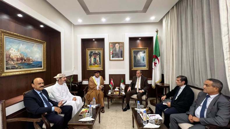 الجزائر وسلطنة عمان تبحثان تطوير التعاون في مجال التجارة