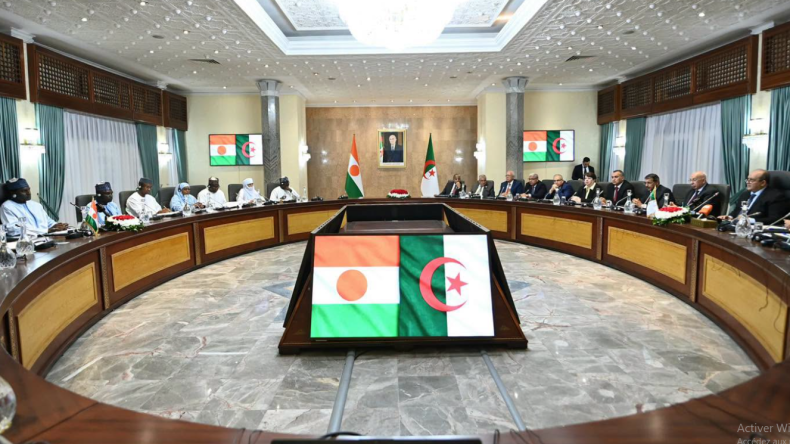 الوزير الأول يُجري محادثات ثنائية مع نظيره النيجري