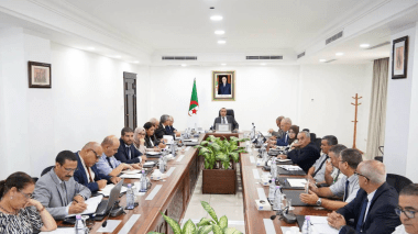 عجال يأمر باستكمال ربط المؤسسات التعليمية بالكهرباء والغاز
