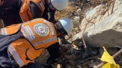 انتشال رفات 17 شهيدا من تحت أنقاض منازل مدمّرة في غزة
