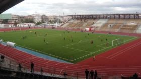 أندية تعشق العشب الاصطناعي والملاعب الضيّقة!
