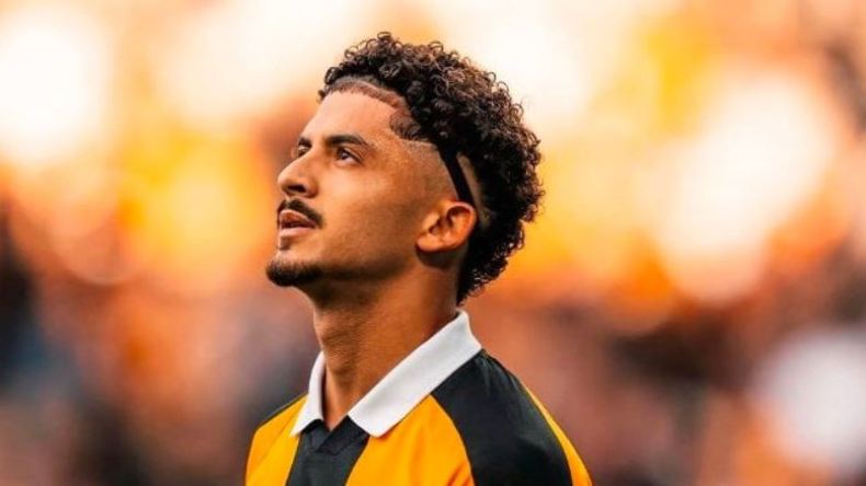 بلومي يصنع هدفا لِهال سيتي