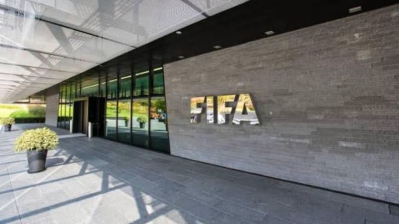 شبح “الفيفا”.. وعدم تنظيم مباراة معسكر والأربعاء