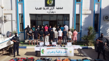 شرطة وهران تفكّك شبكة لتنظيم رحلات الهجرة غير الشرعية (فيديو)