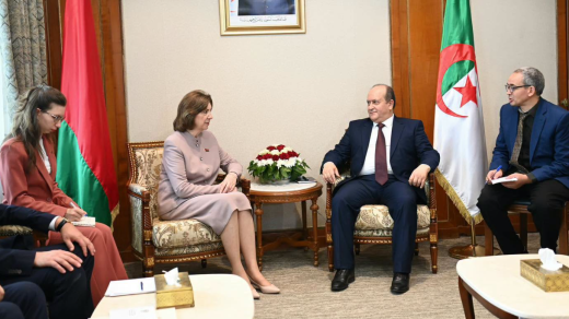 الوزير الأول يجري محادثات مع رئيسة مجلس الجمعية الوطنية لبيلاروس