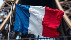 كان لِلْعِلم الفرنسي مجدٌ… فأينَ هو اليوم؟