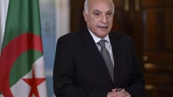 Attaf reçoit un appel téléphonique de son homologue du Qatar