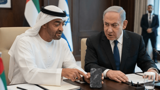 هواتف سرية تُتلف بعد المكالمات.. تفاصيل مثيرة عن اتصالات بن زايد ونتنياهو