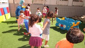 روضات تعلّم الصغار فائدة الشجرة للحفاظ على صحة الإنسان