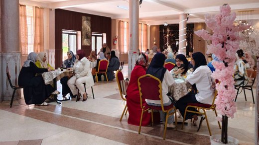 بين الفرحة والرهبة… هكذا تباشر الطالبات الجديدات مشوارهن الدراسي