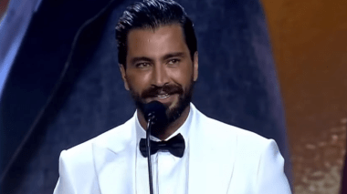 معتصم النهار من مقدّم الحفل إلى نجم التتويج.. الجمهور يمنحه جائزة موريكس دور عن «لوبي الغرام»