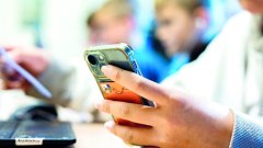 الهواتف النقالة نافذة تُبعد التلاميذ عن التركيز