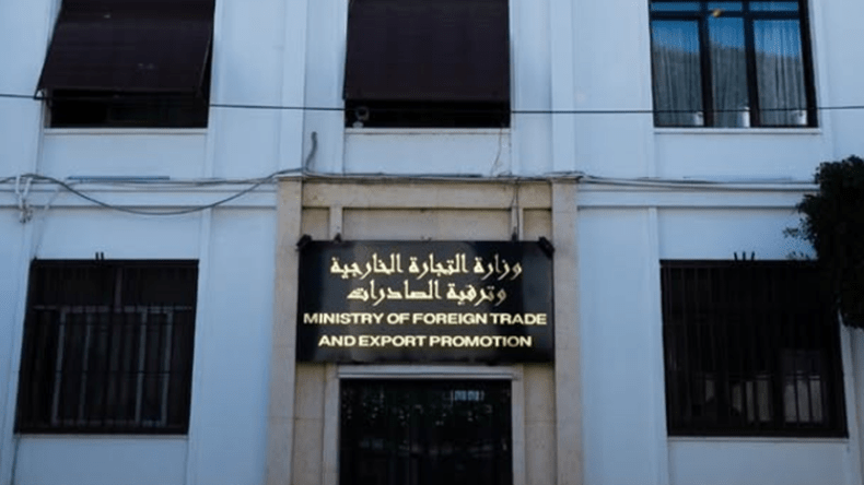 شركات وهمية ومقاهي إنترنت تتلاعب بملفات الاستيراد!