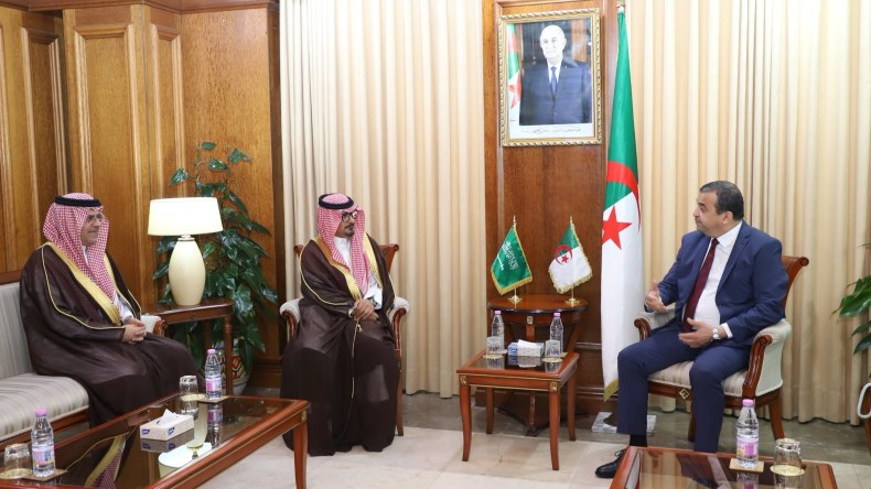 أبونيان السعودية تعتزم إنشاء مركز صناعي وأكاديمية للطاقة والمياه في الجزائر