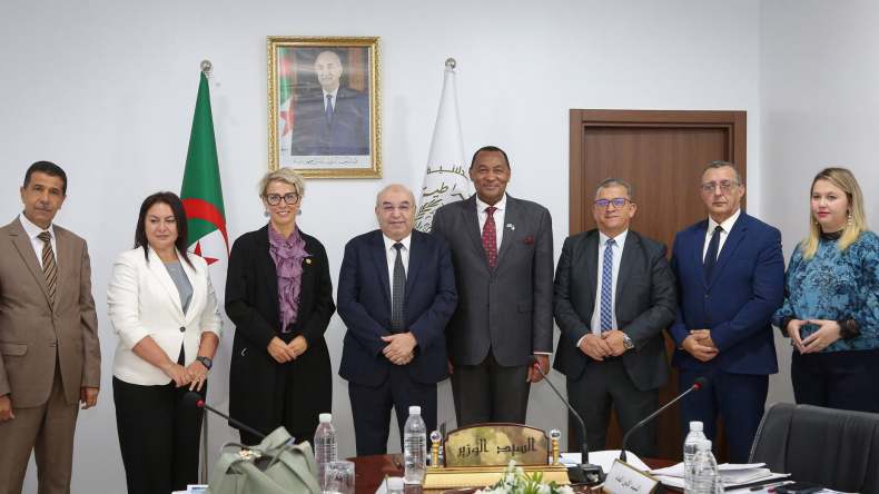 الجزائر تبحث إنشاء مركز إقليمي لتموين إفريقيا بالأدوية الأساسية المحلية