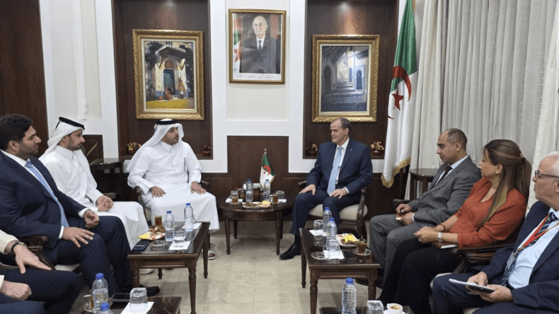 الجزائر وقطر تبحثان دعم المبادلات التجارية