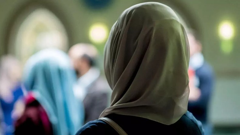 دولة أوروبية تحظر الحجاب على القاصرات.. والجدل يتصاعد