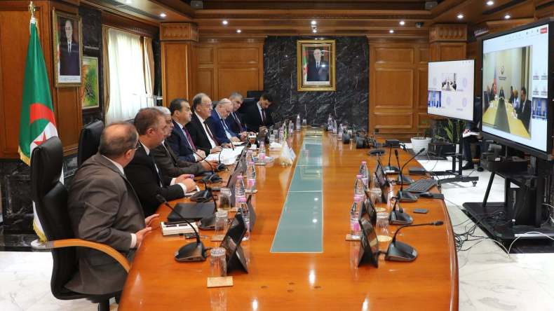 عرقاب وشهبازوف يبحثان تطوير الشراكة الطاقوية بين الجزائر وأذربيجان